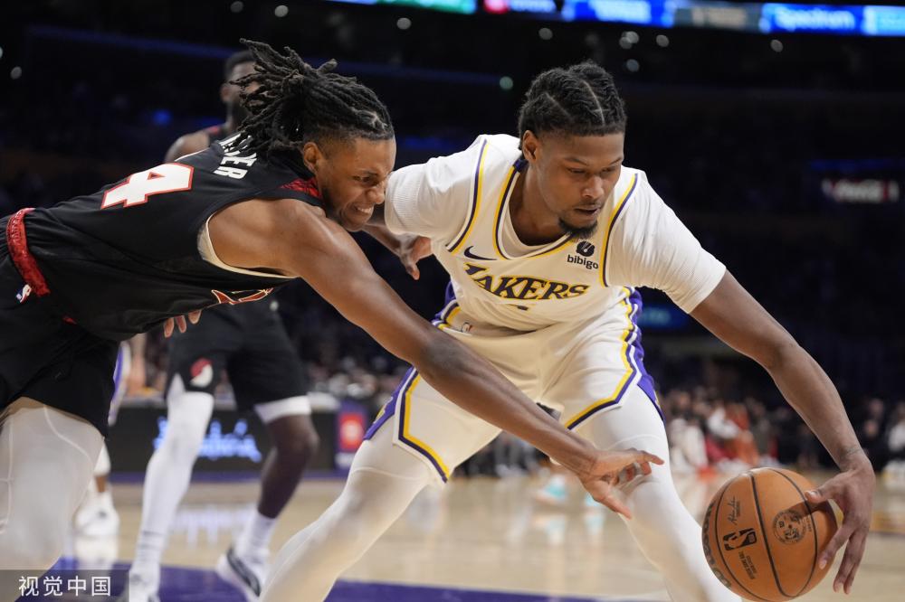 出的足球运 出的足球运